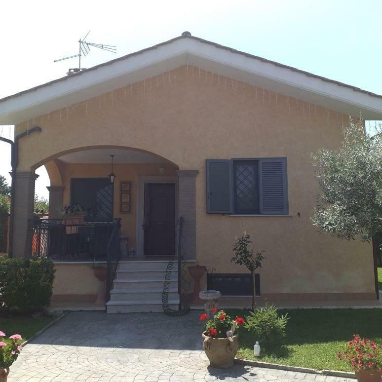 Bed and Breakfast Il Bacio E La Nocciola Labico Exterior foto